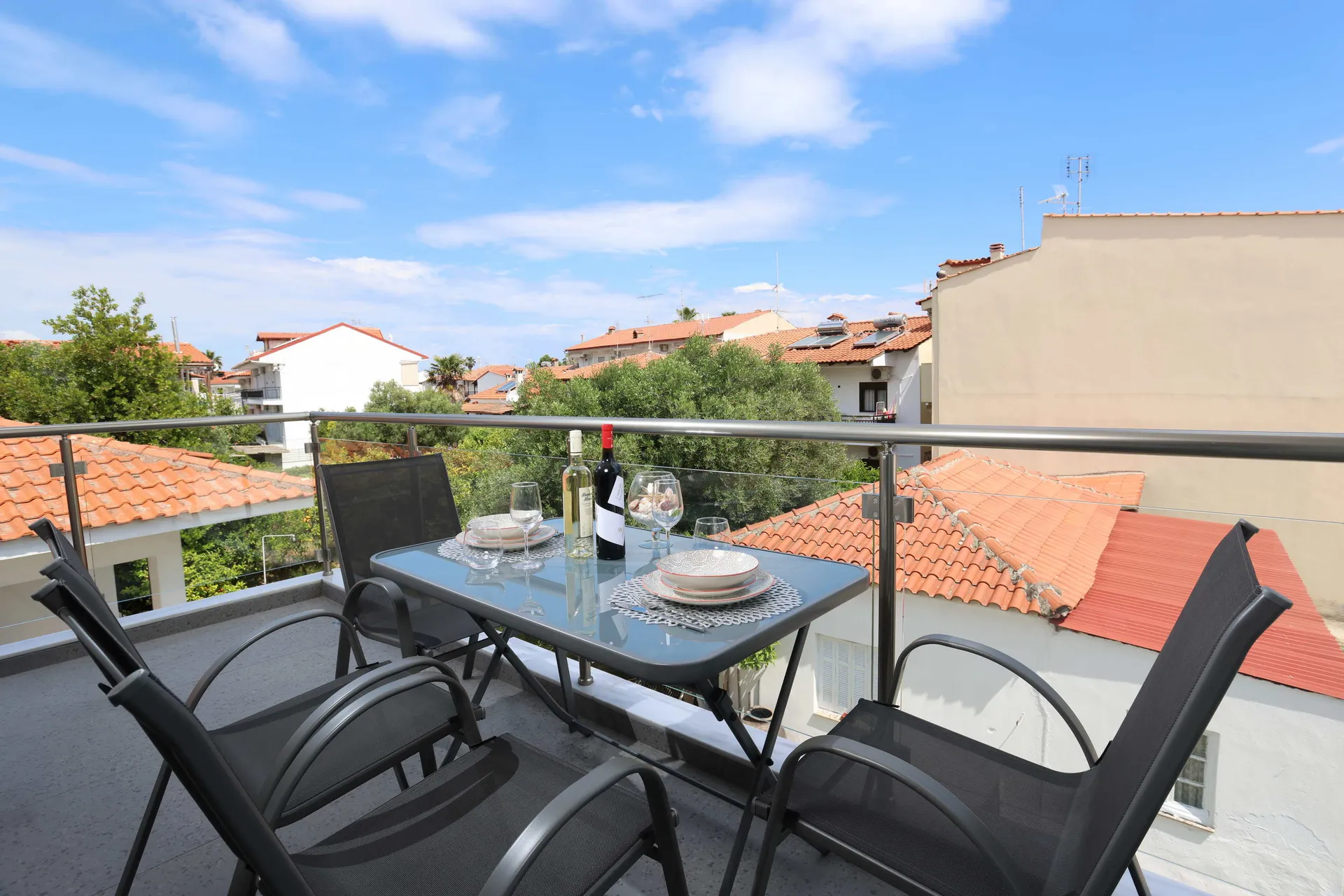 Tiara Holidays - Gregory Apartments - One Bedroom Deluxe Apartment - balcony